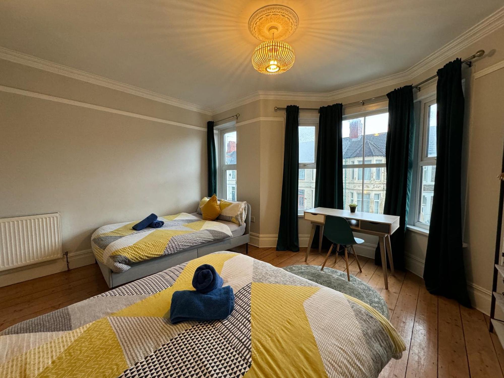 Large Citycentre Townhouse & Hot Tub, Pool Table And Offroad Parking Cardiff Dış mekan fotoğraf