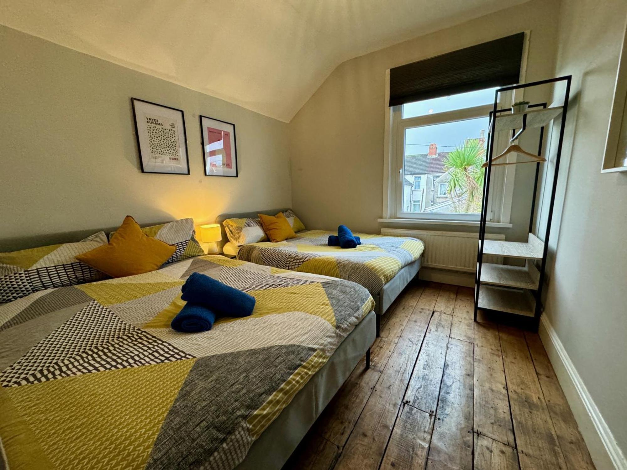 Large Citycentre Townhouse & Hot Tub, Pool Table And Offroad Parking Cardiff Dış mekan fotoğraf