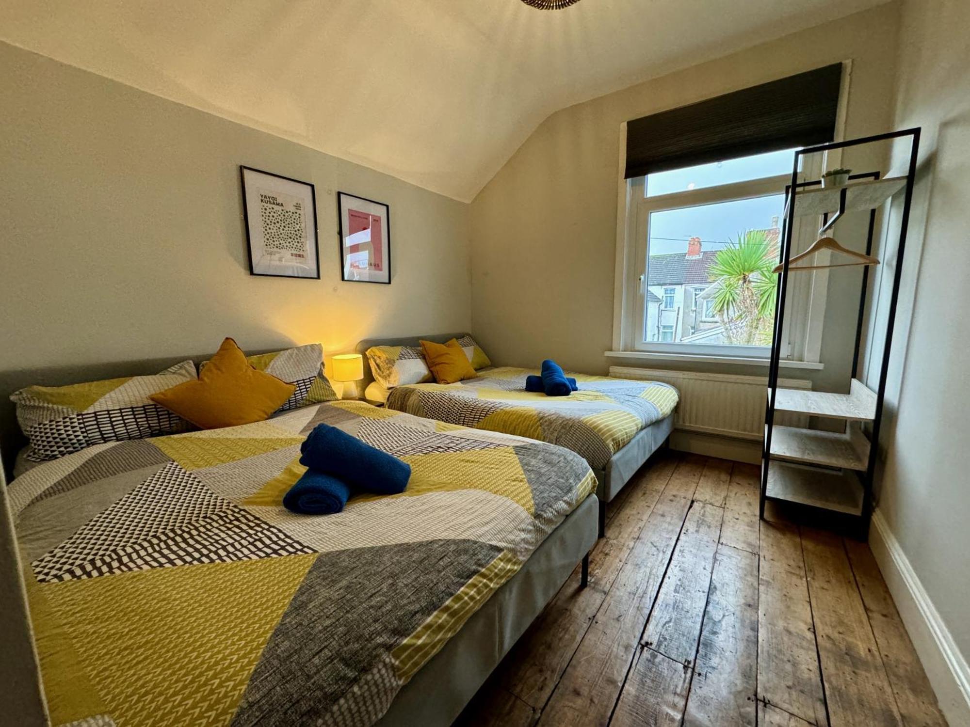 Large Citycentre Townhouse & Hot Tub, Pool Table And Offroad Parking Cardiff Dış mekan fotoğraf