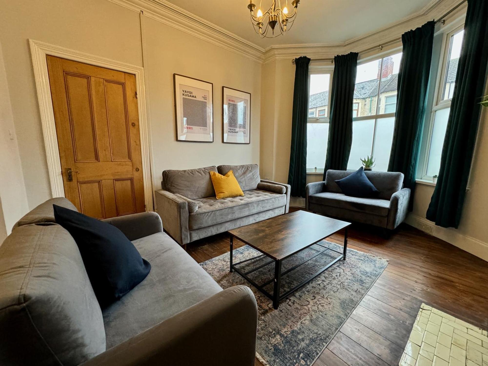 Large Citycentre Townhouse & Hot Tub, Pool Table And Offroad Parking Cardiff Dış mekan fotoğraf