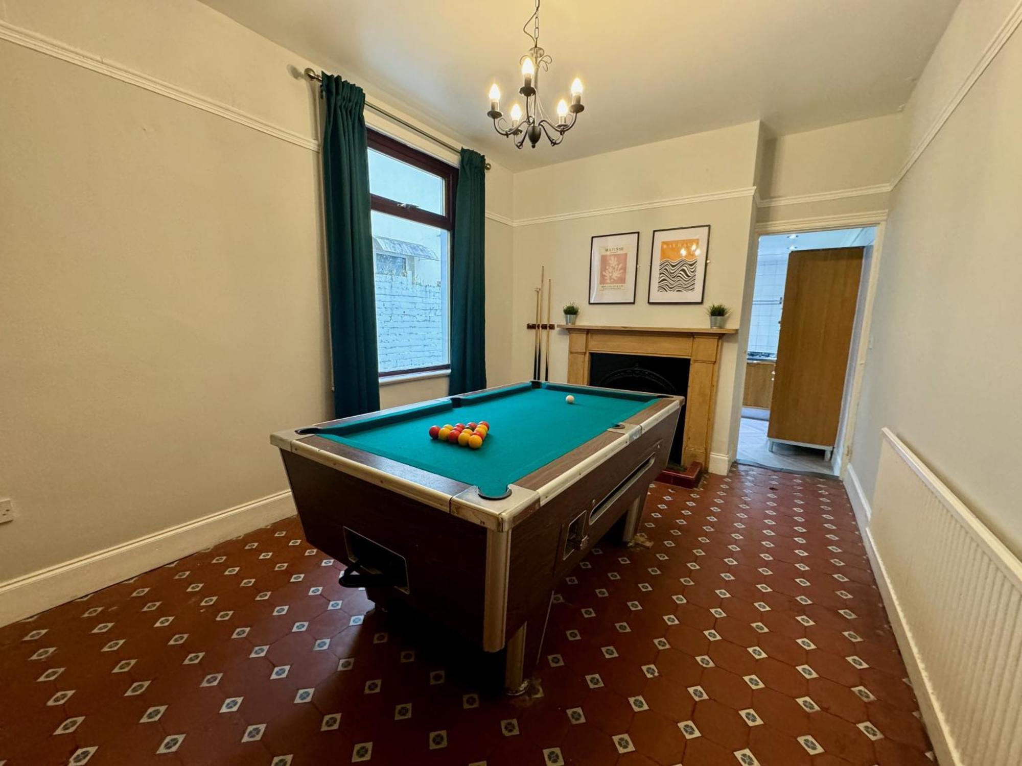 Large Citycentre Townhouse & Hot Tub, Pool Table And Offroad Parking Cardiff Dış mekan fotoğraf