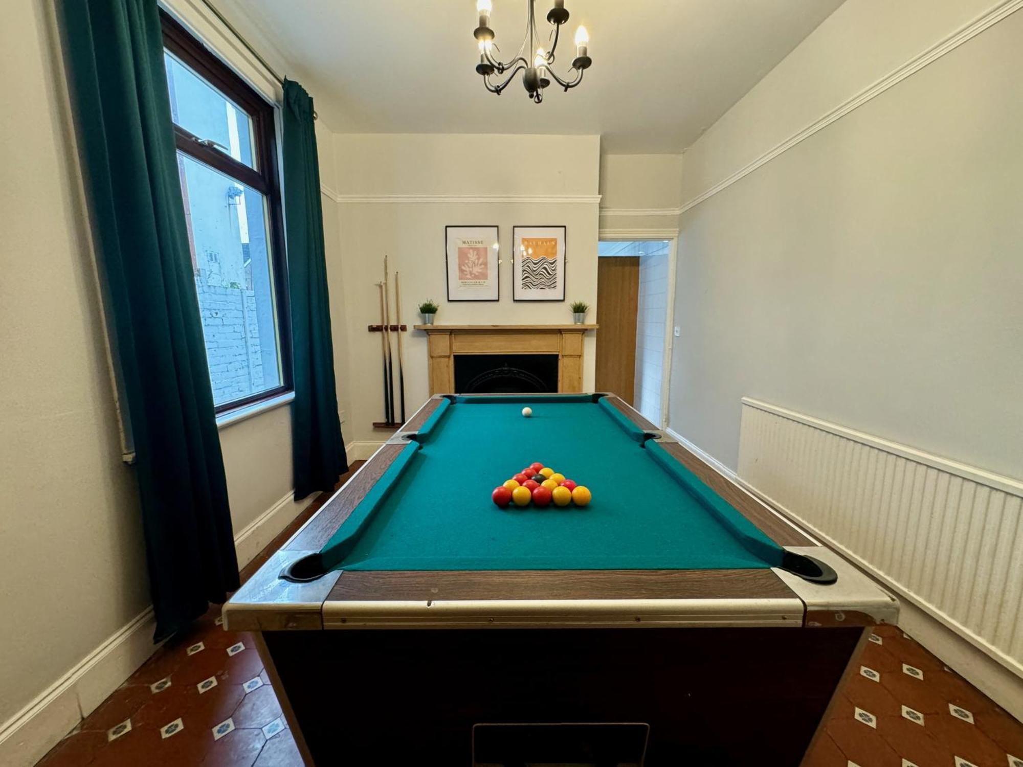 Large Citycentre Townhouse & Hot Tub, Pool Table And Offroad Parking Cardiff Dış mekan fotoğraf