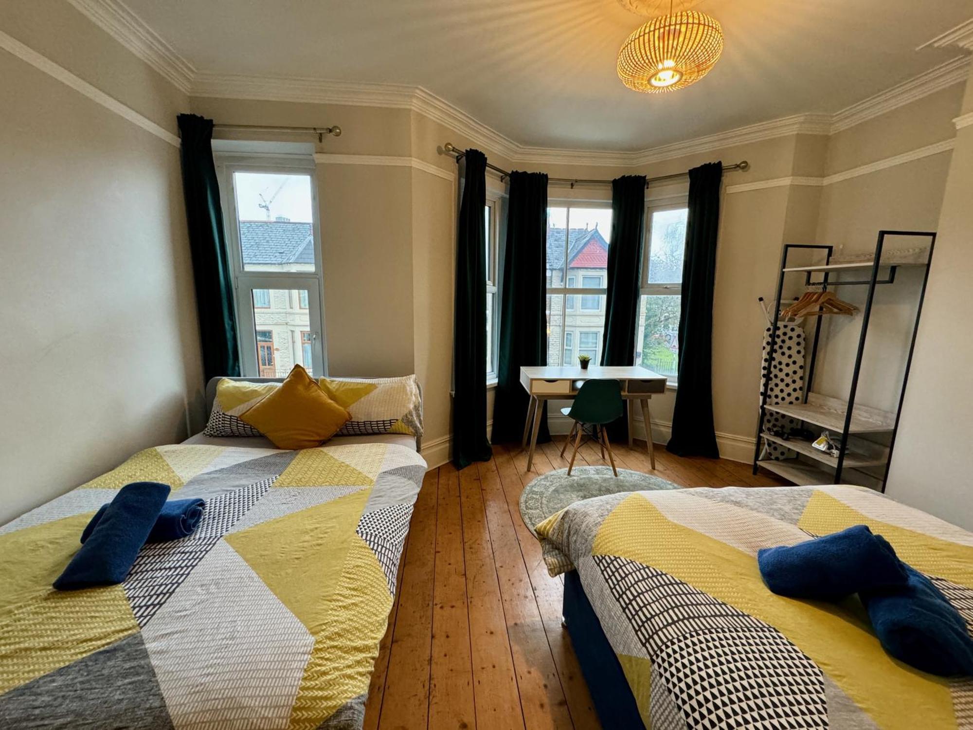 Large Citycentre Townhouse & Hot Tub, Pool Table And Offroad Parking Cardiff Dış mekan fotoğraf