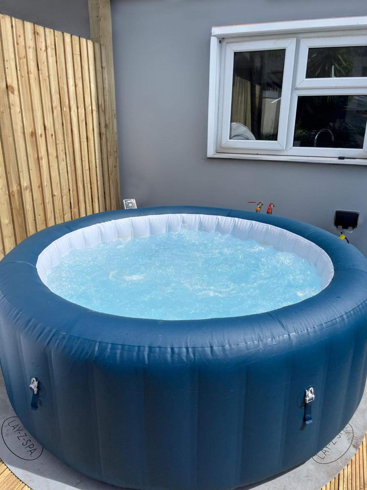 Large Citycentre Townhouse & Hot Tub, Pool Table And Offroad Parking Cardiff Dış mekan fotoğraf